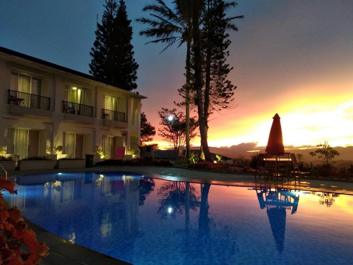 The Balcone Suites & Resort Bukittinggi Exterior photo