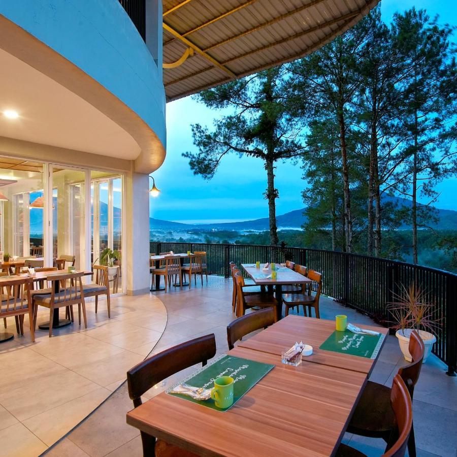 The Balcone Suites & Resort Bukittinggi Exterior photo