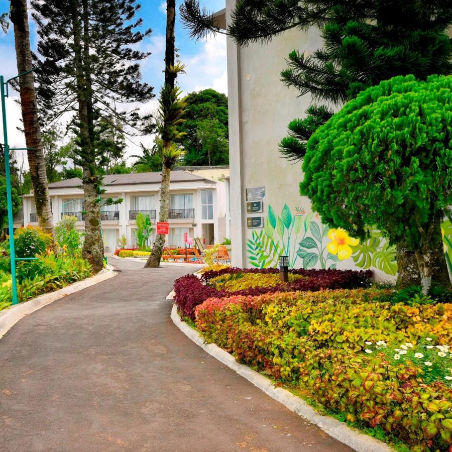 The Balcone Suites & Resort Bukittinggi Exterior photo